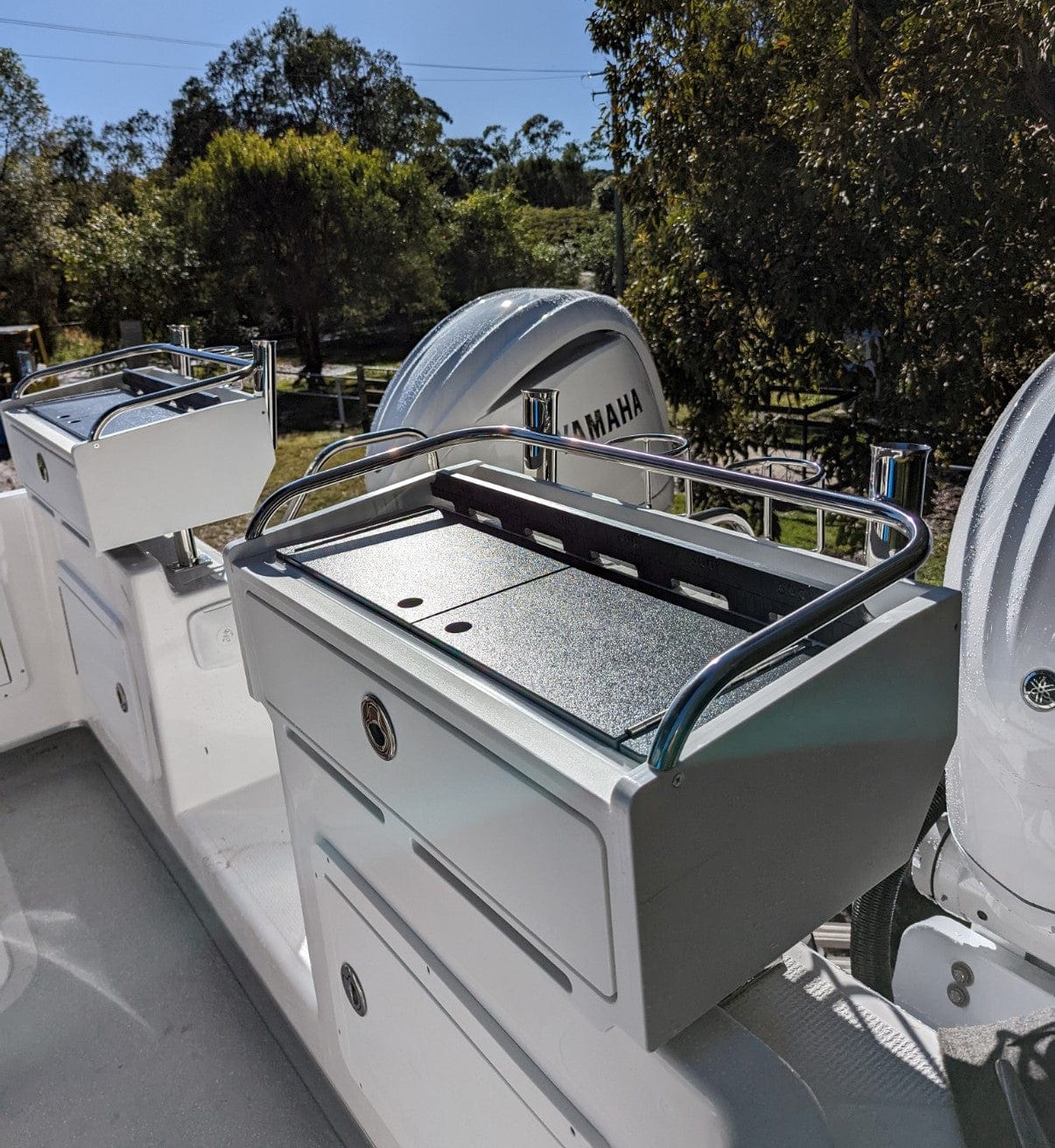 Plaztek 700 bait board has been fitted with the 316 SS rod and cooler holders. Pictured mounted on the back of a Kevlacat shows the low profile tubs witch helps keeps your catch in place when measuring. Made in Australia.